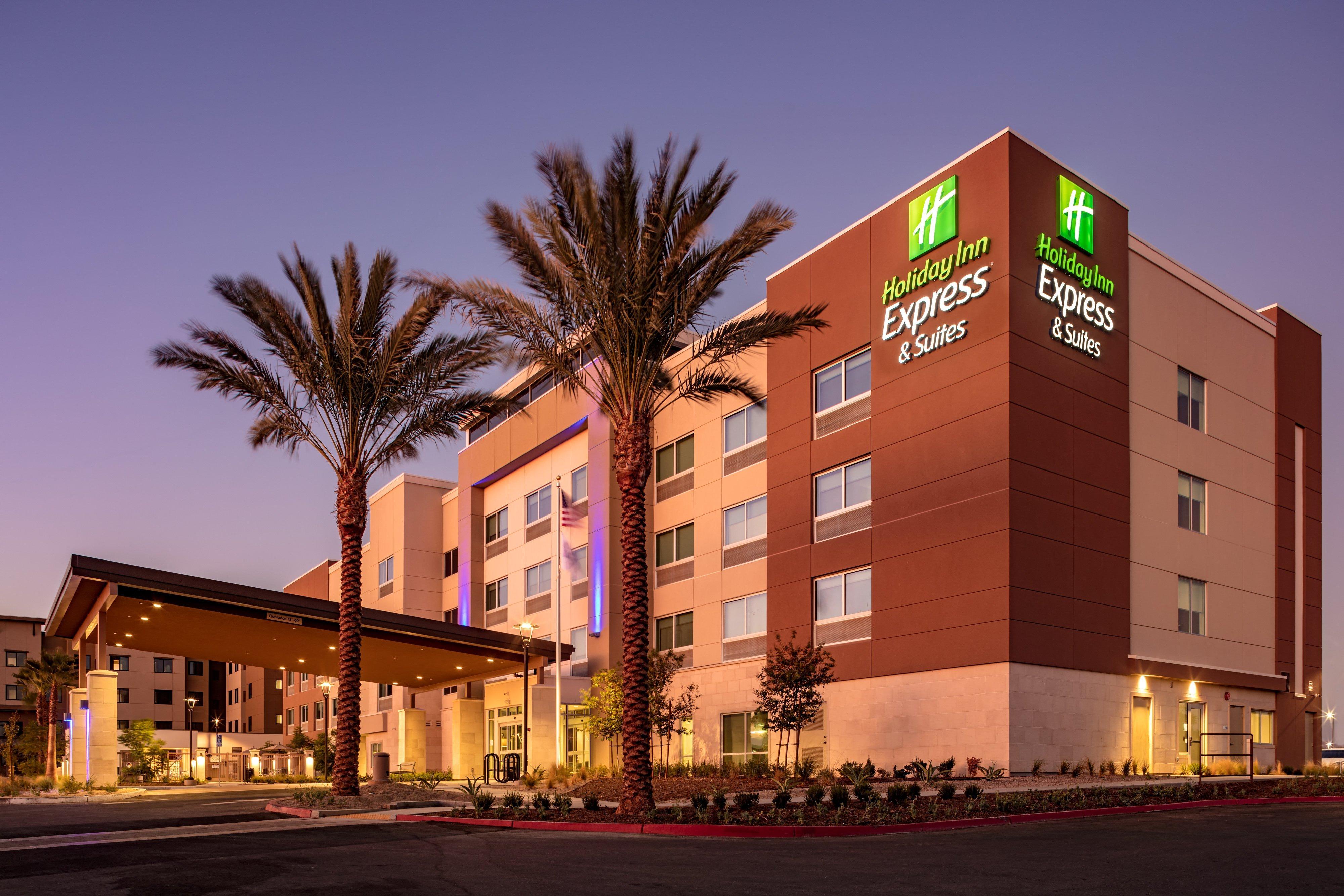 Holiday Inn Express & Suites - Moreno Valley - Riverside By Ihg Exterior photo